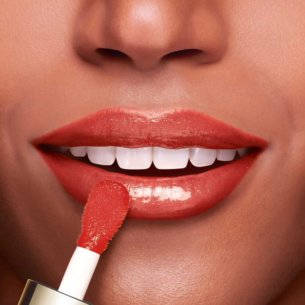 Clarins Lip Comfort Oil 08 Strawberry - Image 3
